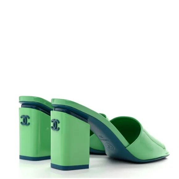 靴 CHANEL CC Print Mule Heels 2000s il_fullxfull.6227368929_4tj8.jpg